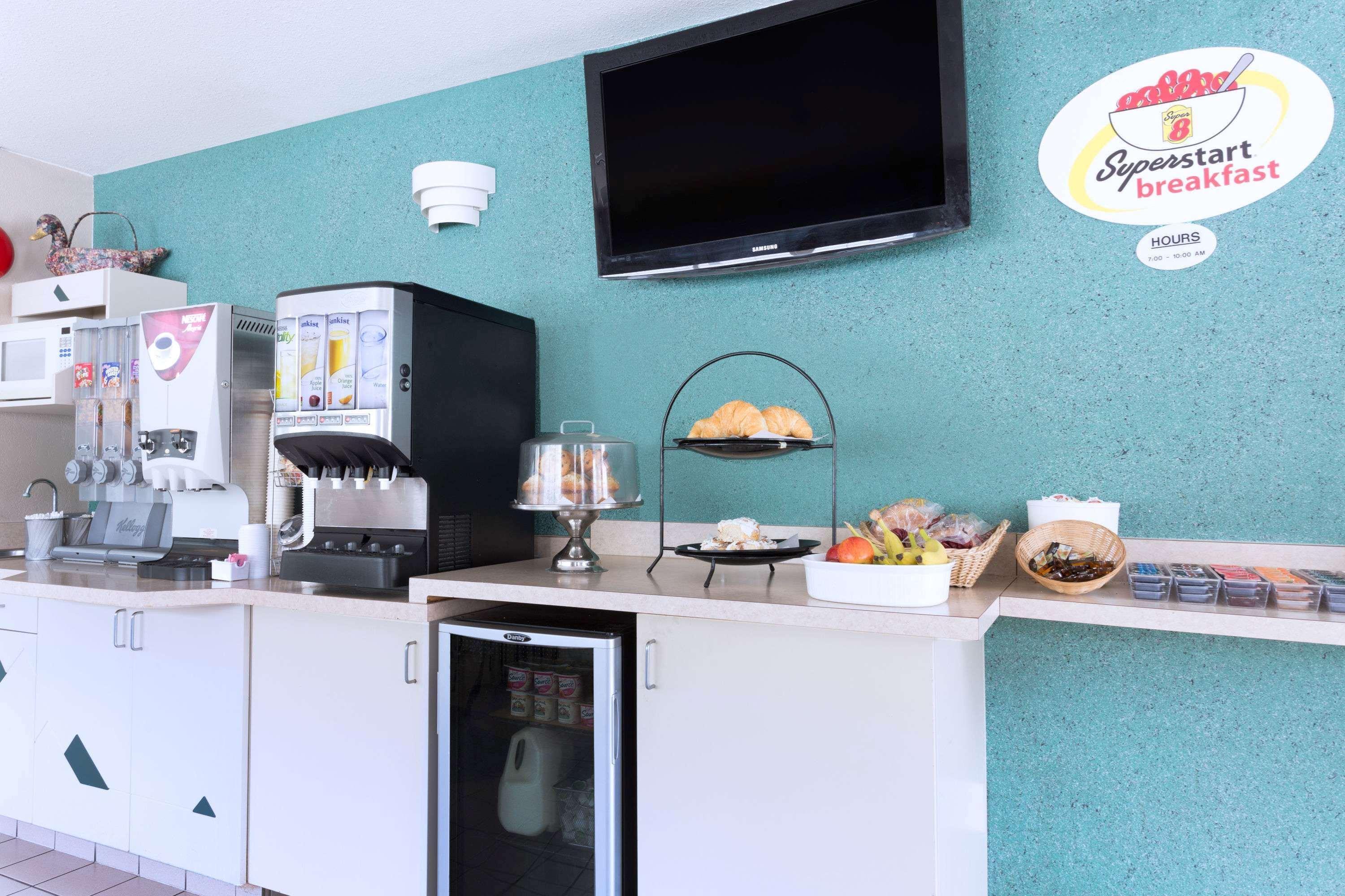 Super 8 By Wyndham Golden Hotel Ngoại thất bức ảnh