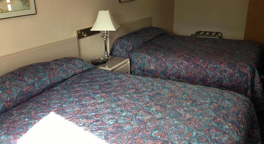 Super 8 By Wyndham Golden Hotel Phòng bức ảnh