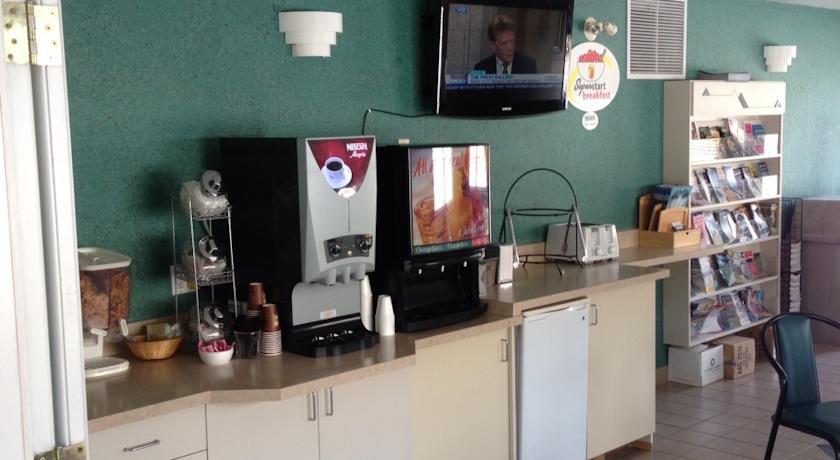 Super 8 By Wyndham Golden Hotel Ngoại thất bức ảnh