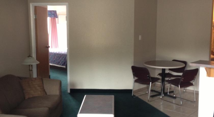 Super 8 By Wyndham Golden Hotel Ngoại thất bức ảnh